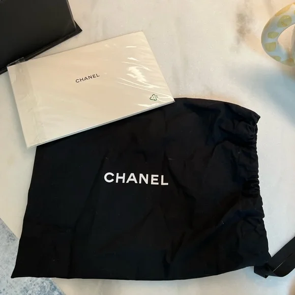 Authentic Chanel medium flapbag - like new with all accessories! - Picture 6 of 13